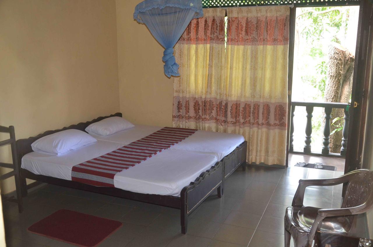 Lake View The Tourist Guest House Anuradhapura Exterior photo
