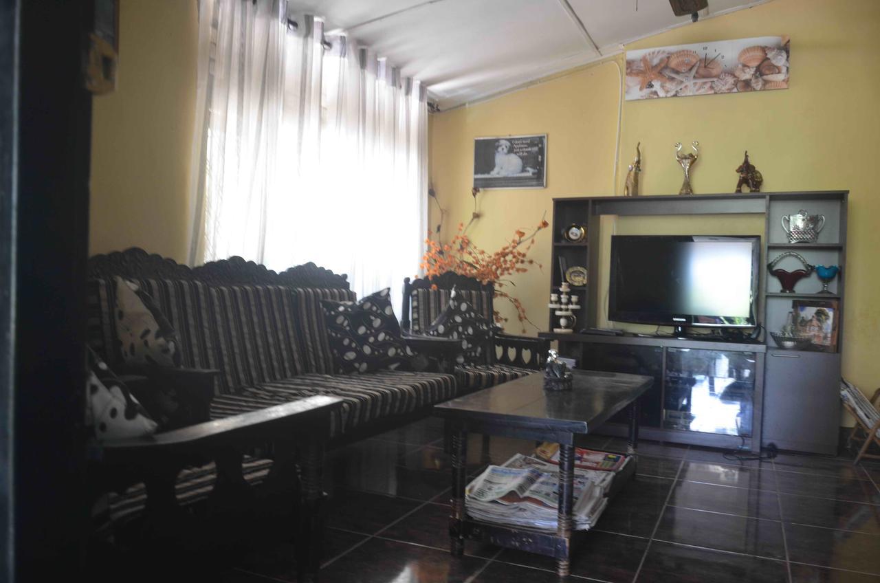 Lake View The Tourist Guest House Anuradhapura Exterior photo