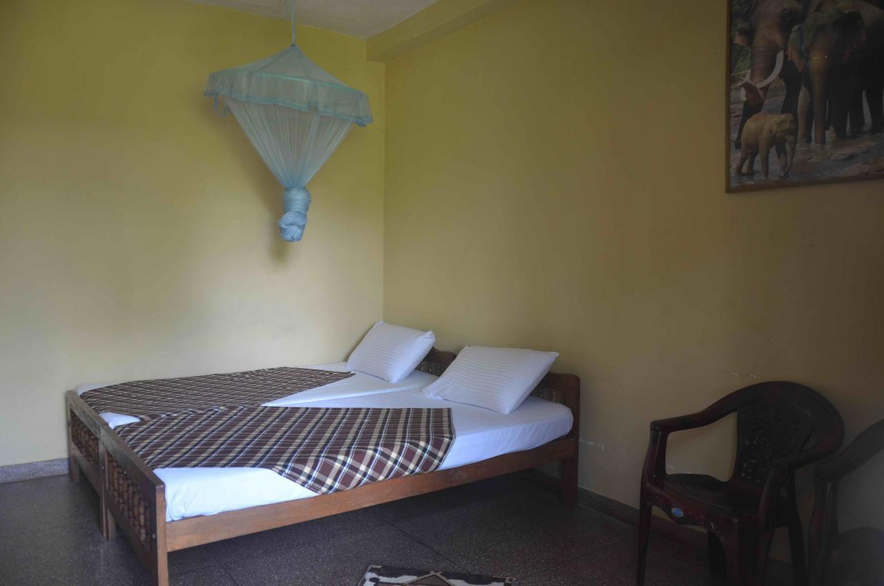 Lake View The Tourist Guest House Anuradhapura Exterior photo