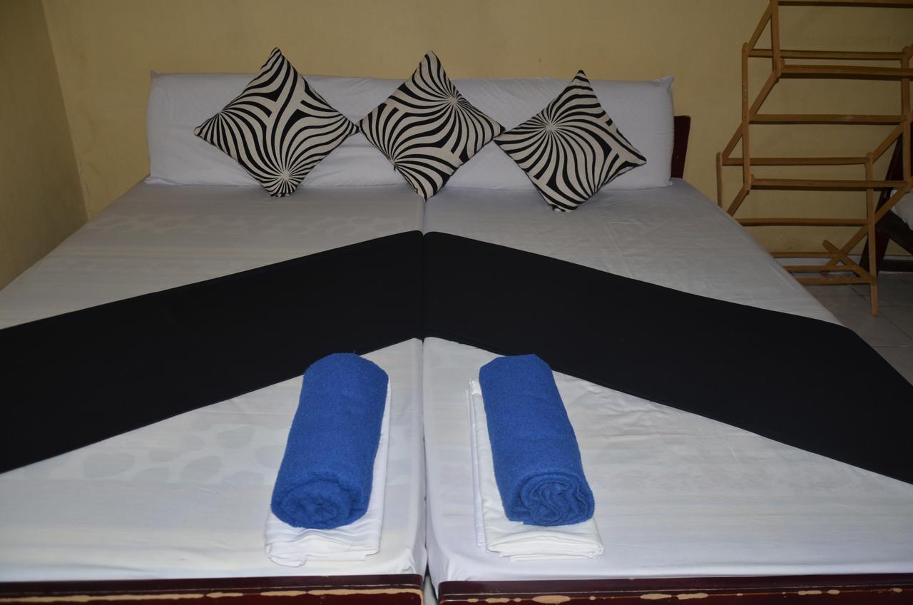 Lake View The Tourist Guest House Anuradhapura Exterior photo